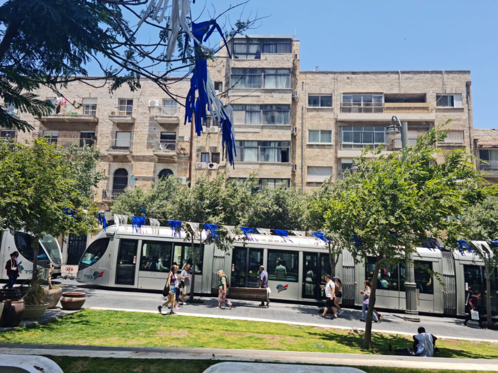 פדיון החנויות ברחוב המסחרי מושפע מחתך הרחוב